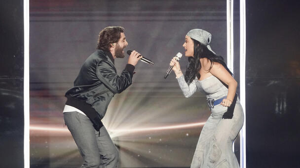 Thomas Rhett & Katy Perry Team Up For A Worldwide Debut Performance