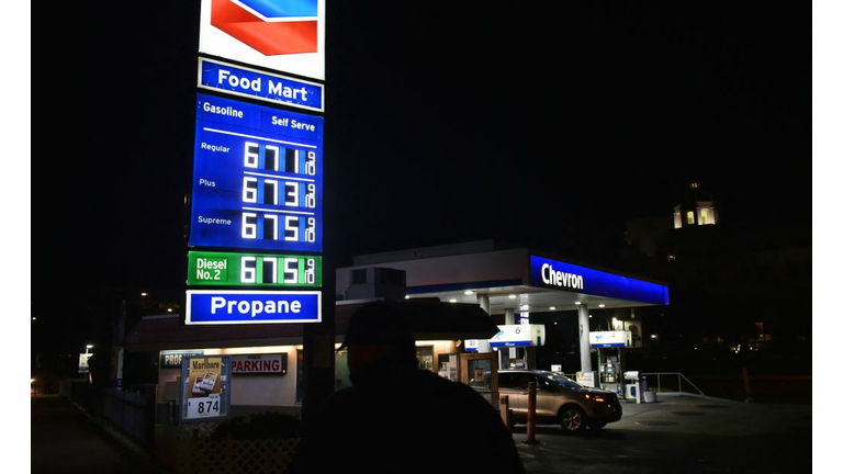 US-UKRAINE-RUSSIA-CONFLICT-ECONOMY-OIL-FUEL-PRICES