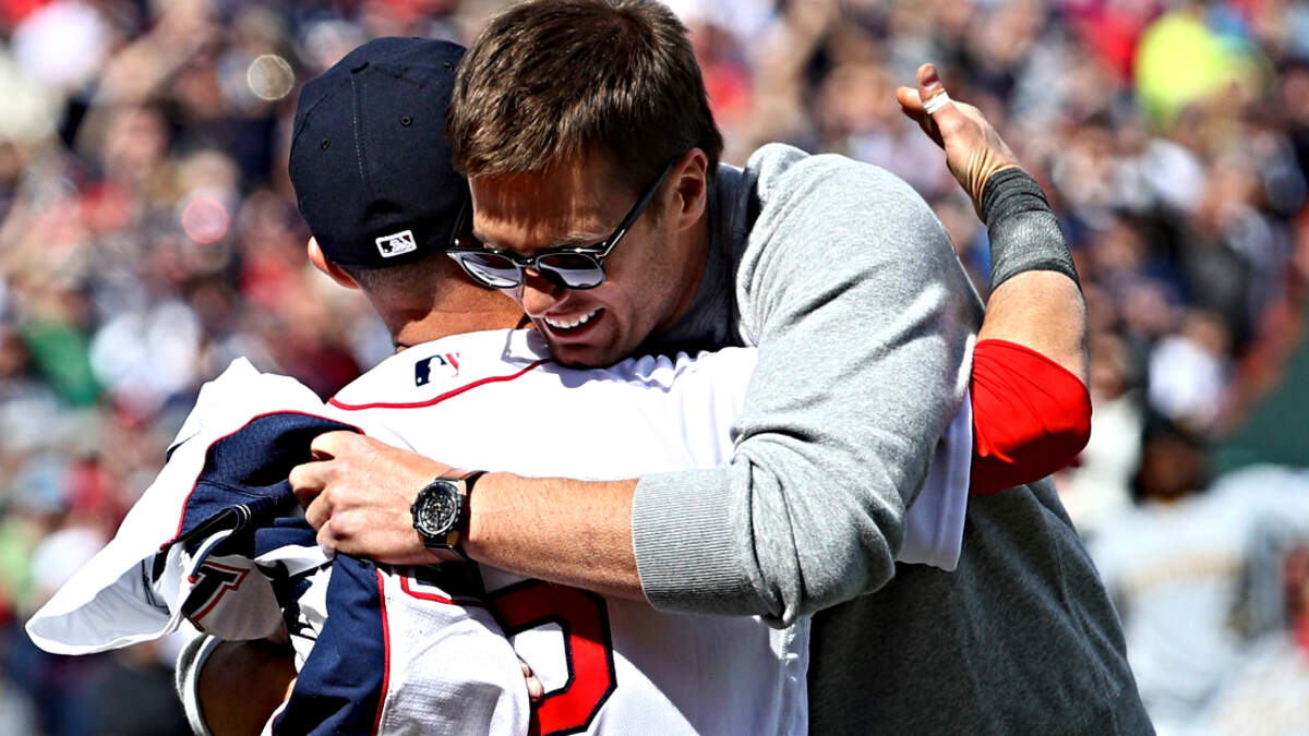 Tom Brady Shows Off Sweet Lefty Swing In BP Sesh With Rob Gronkowski