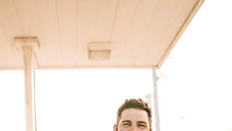 Jordan Davis Announces Tour With Golf Video Ft. Peyton Manning & Jim Nance