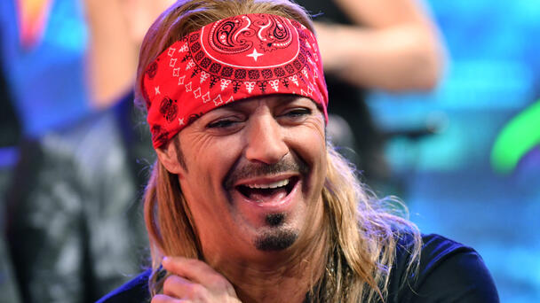 Bret Michaels Shows Off How To Get His Signature Bandana Look