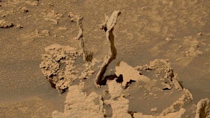 Curiosity Rover Spots Odd 'Spikes' on Mars