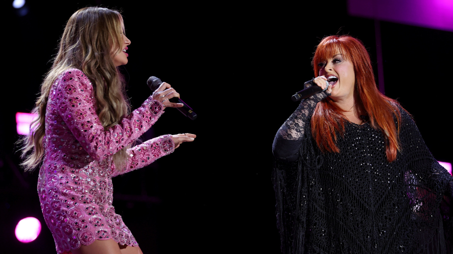 Wynonna Judd Joins Carly Pearce For Surprise Performance | iHeart