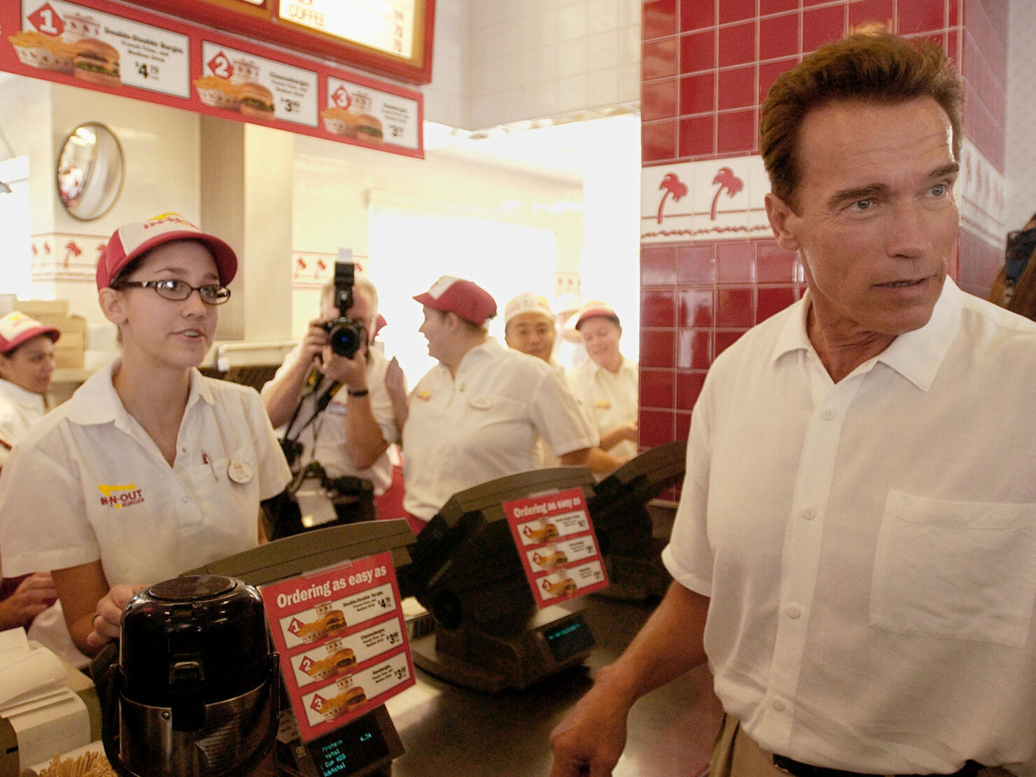 Schwarzenegger Stops To Eat On Bus Tour