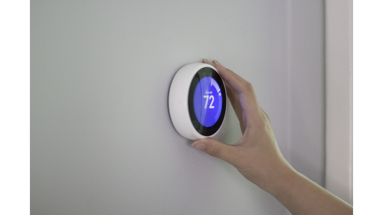 Using smart thermostat to change tempreture