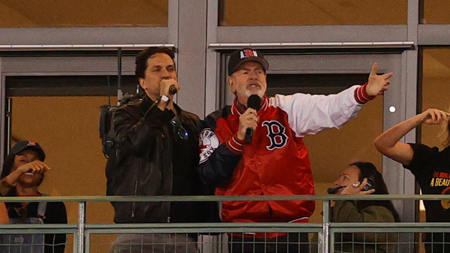 Neil Diamond Leads 'Sweet Caroline' Sing-Along at Fenway Park – Rolling  Stone