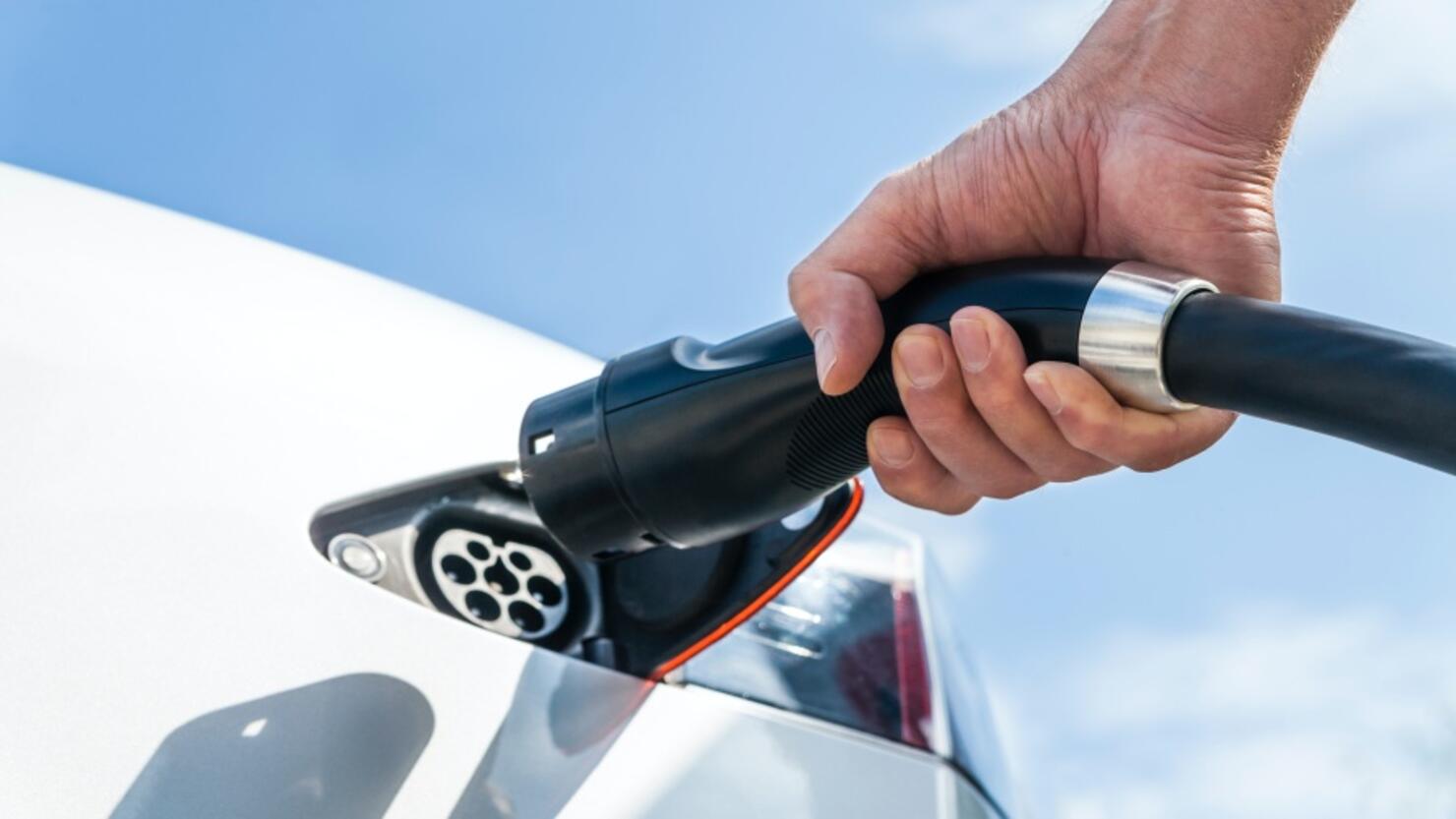 TX Plans Electric Car Charging Stations For Every 50 Miles On