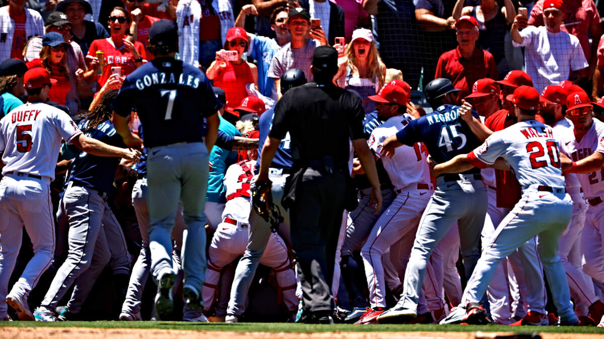 Baseball Bros on X: Anthony Rendon got Jesse Winker right in the face 😳   / X