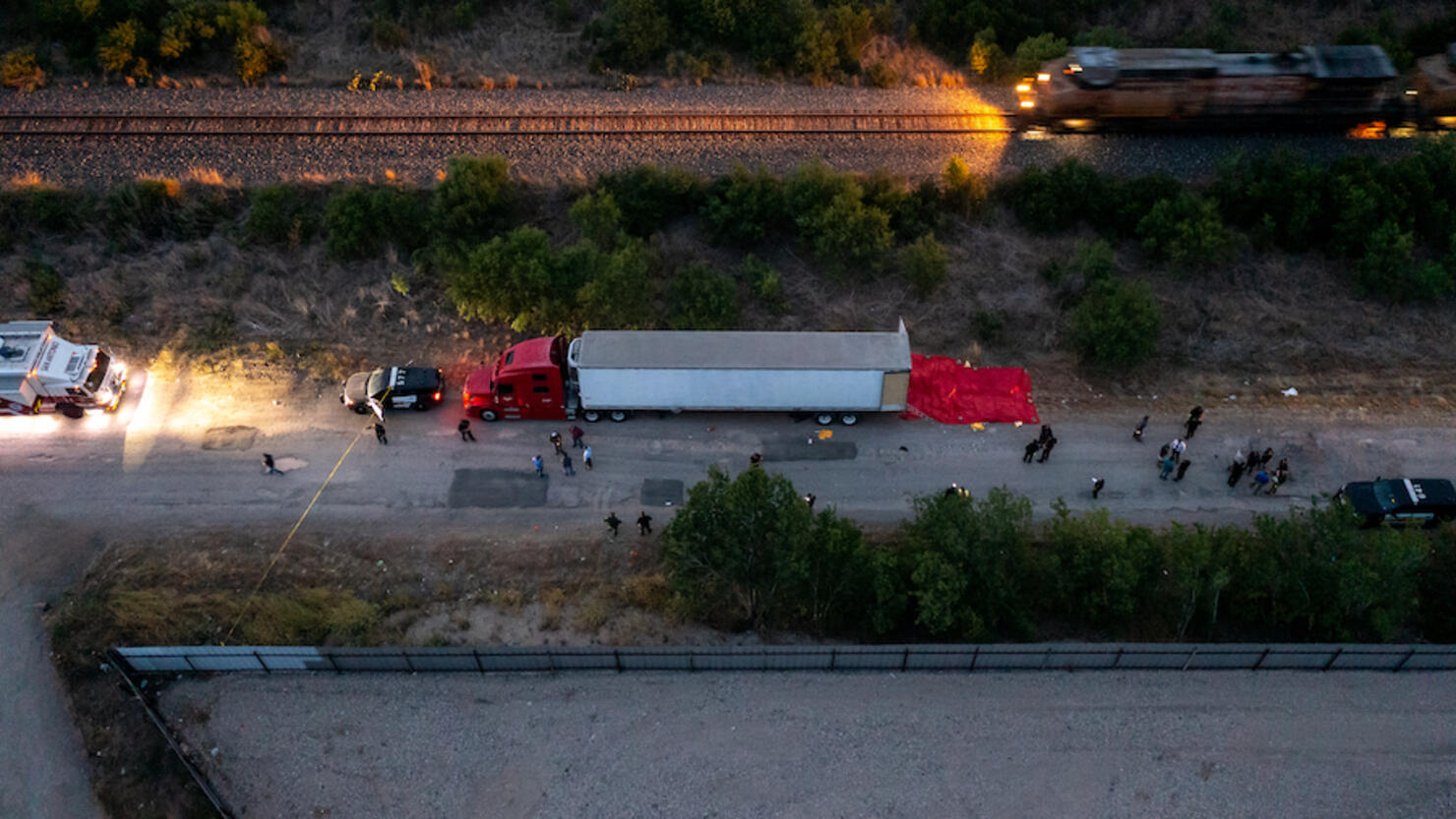 At Least 40 Migrants Found Dead In Truck In San Antonio