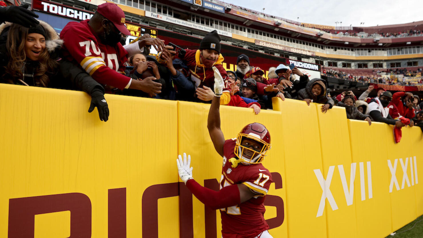 AP sources: Commanders agree on 3-year extension with WR Terry McLaurin