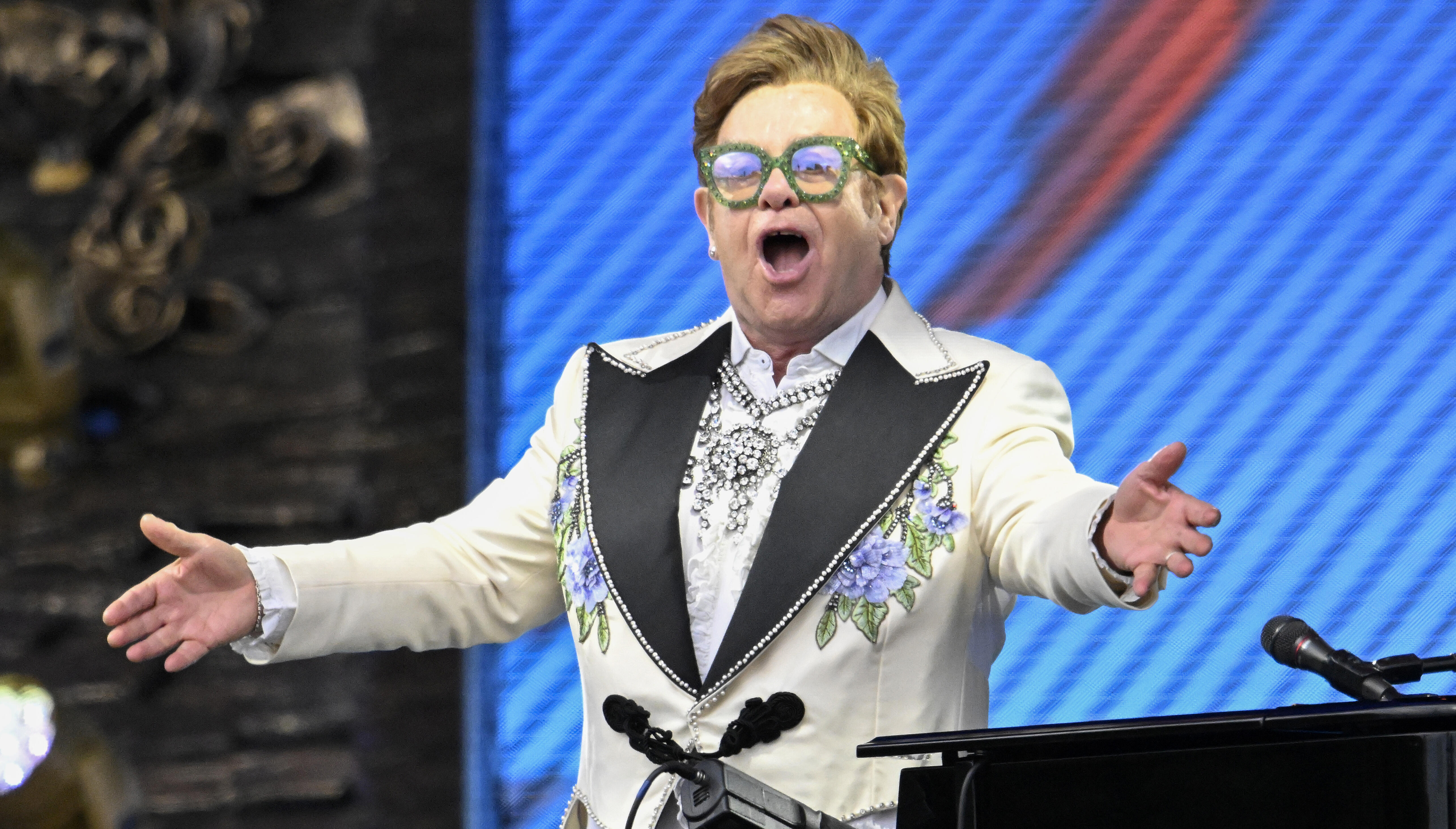 Elton John Adds Las Vegas Date To 'Farewell, Yellow Brick Road' Tour