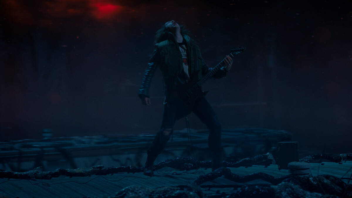 Stranger Things 4': Watch Eddie Munson Actor Practice Metallica