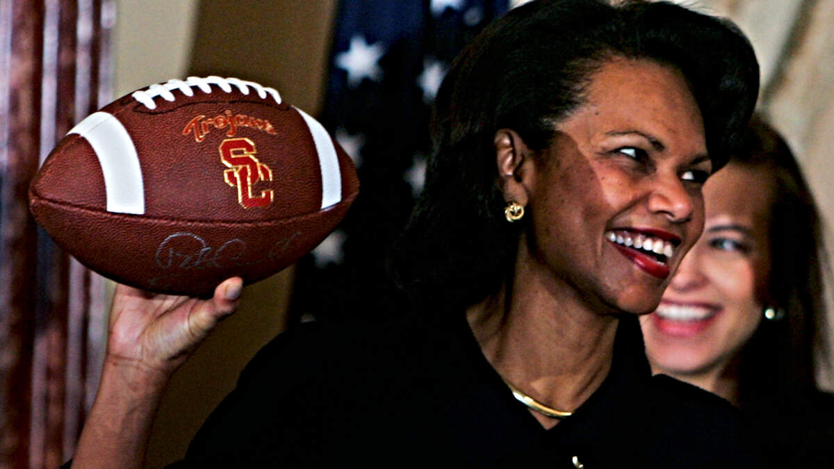 Walmart Heir Leads Group Including Mellody Hobson to Buy Denver Broncos