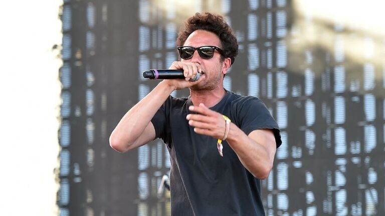 Zack de la Rocha injured his leg during Rage Against the Machine's con