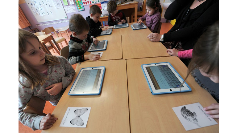 FRANCE-EDUCATION-SCHOOL-TECHNOLOGIES