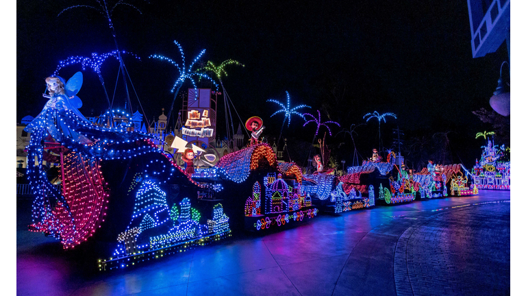 Main Street Electrical Parade at Disneyland Park  New Grand Finale