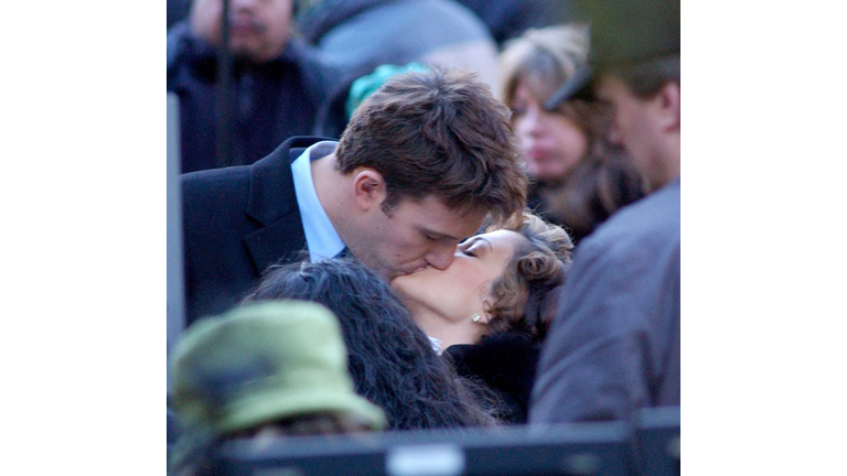Ben Affleck Kisses Jennifer Lopez 