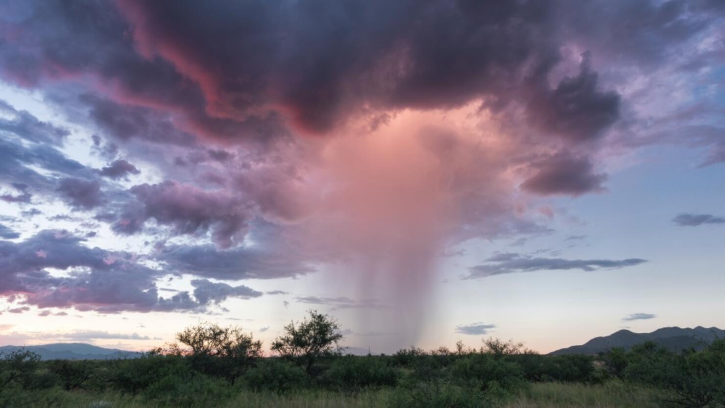 Mesmerizing Footage Shows Monsoon Moving Through Arizona iHeart