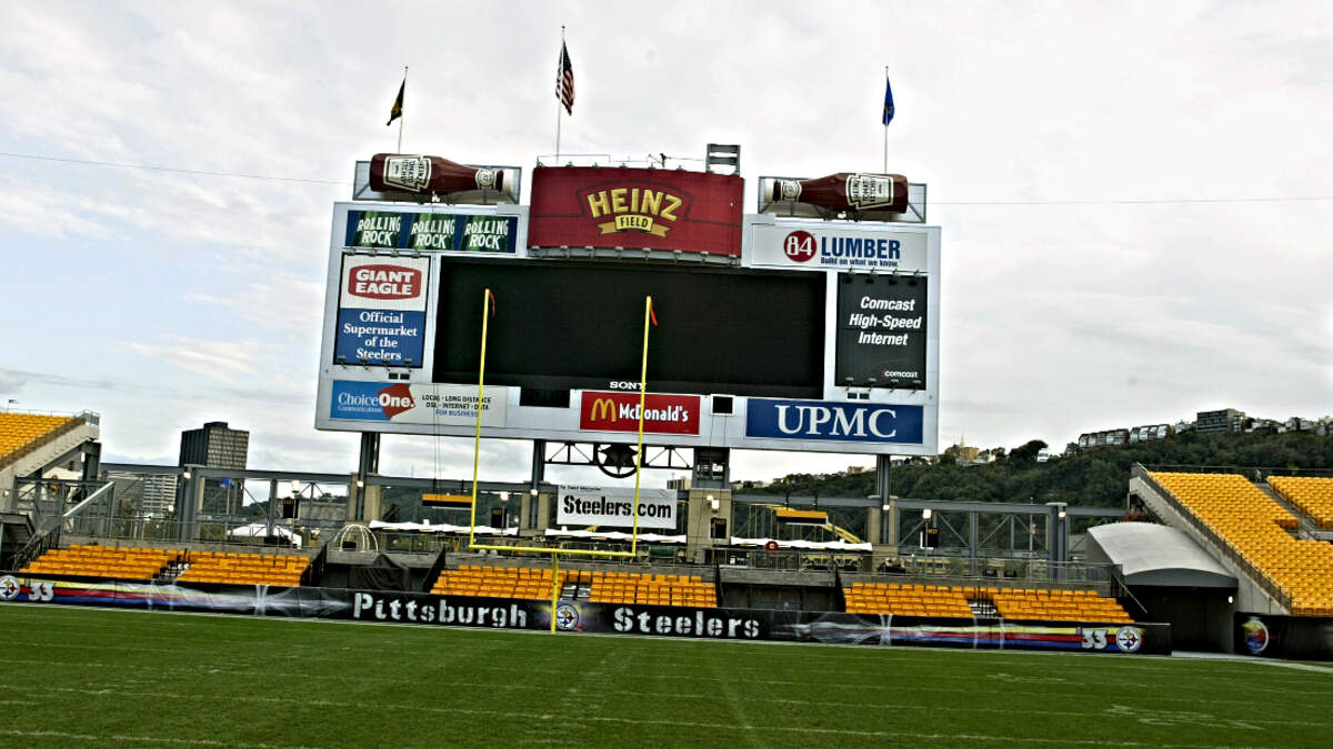 Get ready to take on the Chicago Bears by stopping at the @steelers Pro Shop  located at @heinzfield! 🙌