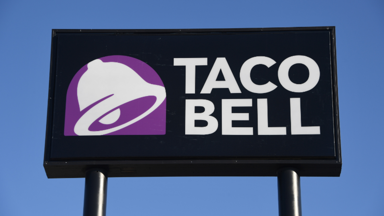 texas-taco-bell-manager-allegedly-pours-scalding-water-on-2-customers