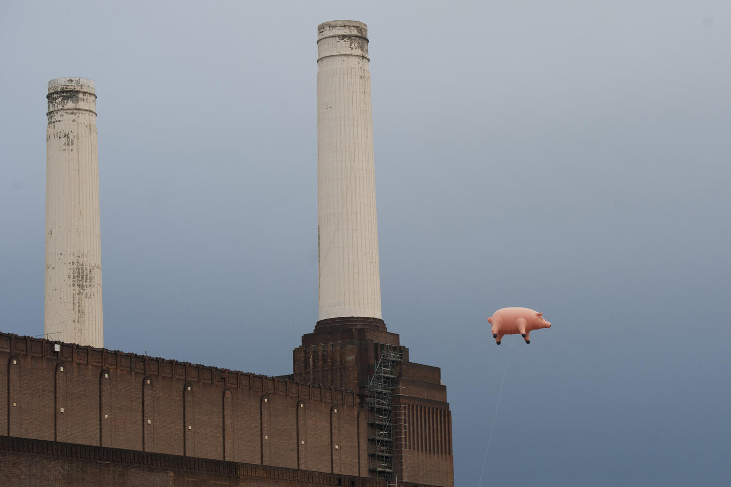 An inflatable pig floats above Battersea