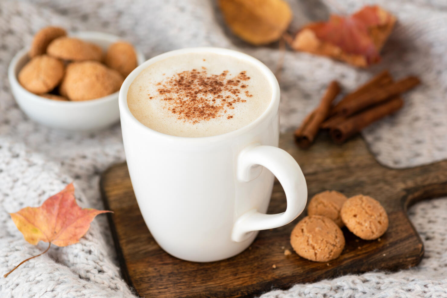 Pumpkin spice latte or cappucino and cookies