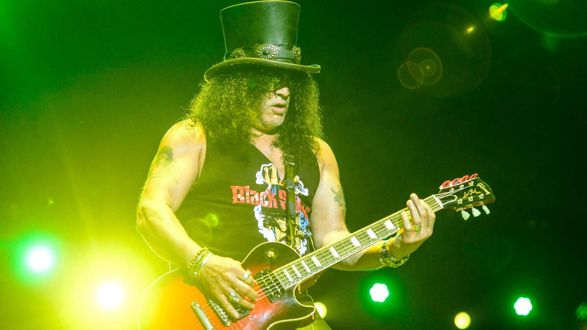 Podcast: Slash regrets nights GNR didn't answer bell