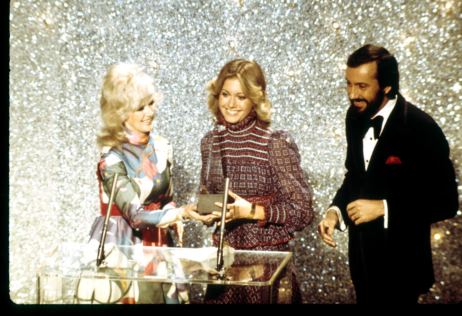 Connie Stevens, Ray Stevens Present Olivia Newton-John With Award On 1975 American Music Awards
