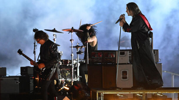 Watch Ozzy Osbourne Reunite With Tony Iommi To Perform 'Paranoid'