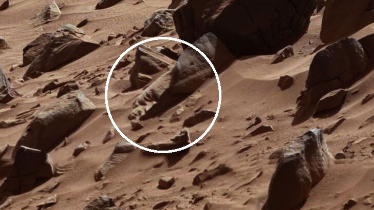 Spooky 'Rock Face' Spotted on Mars