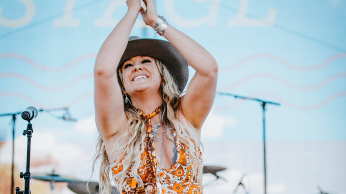 WATCH: Lainey Wilson's 'Watermelon Moonshine' Music Video Captures The  Innocent Passion Of Young Love - Country Now