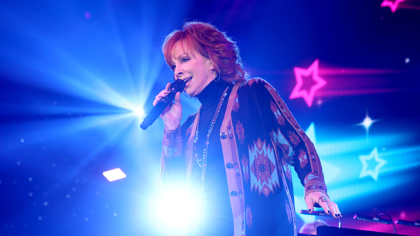Reba McEntire Reflects On The Start Of Her Career With Stunning Performance