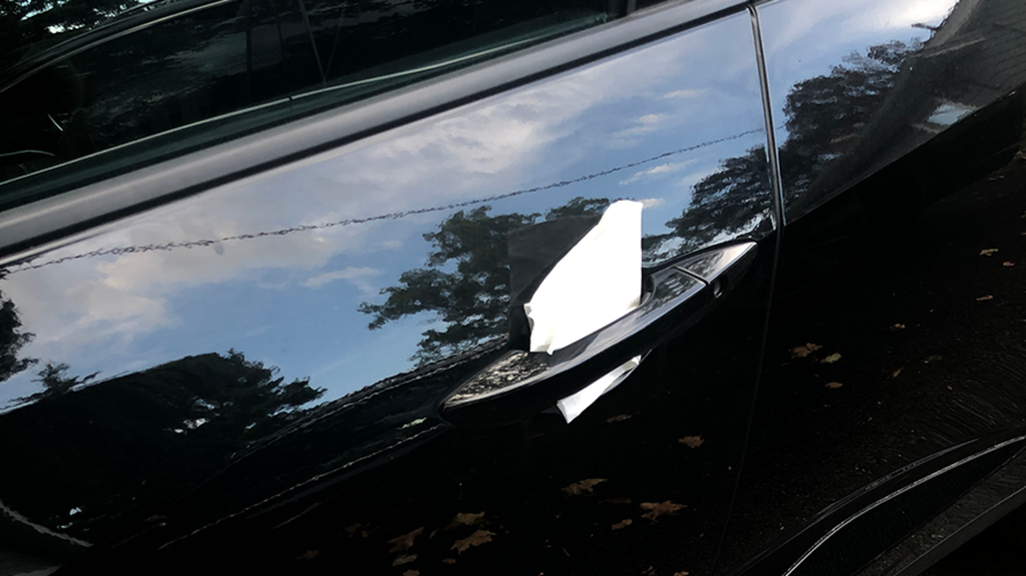 If You Find a Water Bottle on Your Car, Go to a Police Station 