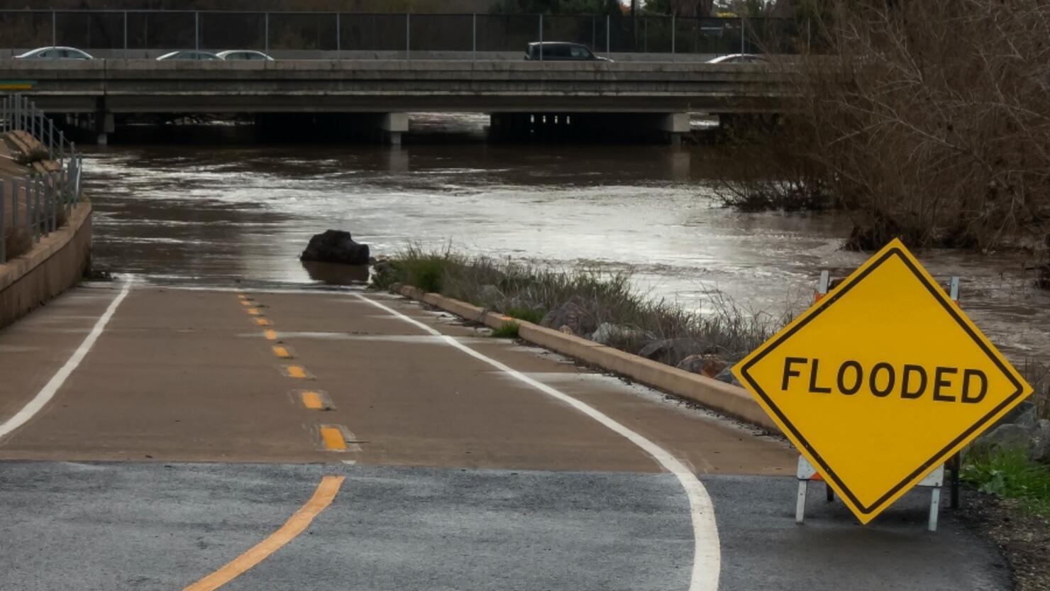 Dallas Overtaken With Flood Waters, Cars And Trucks Submerged Downtown ...