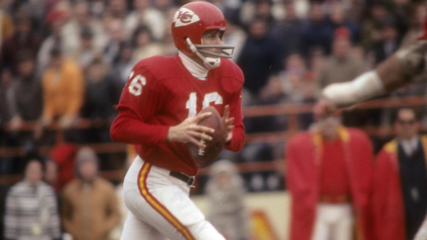 Hall of Fame Chiefs quarterback Len Dawson dies at 87