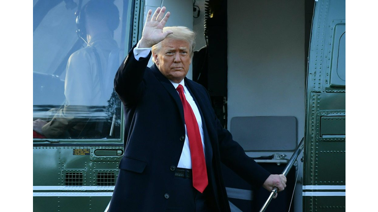 TOPSHOT-US-POLITICS-TRUMP-DEPARTURE