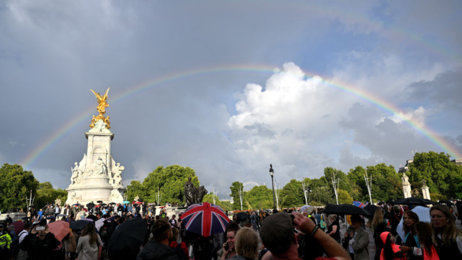 Double Rainbow Seen Over Buckingham Palace Before Queen S Death Iheart