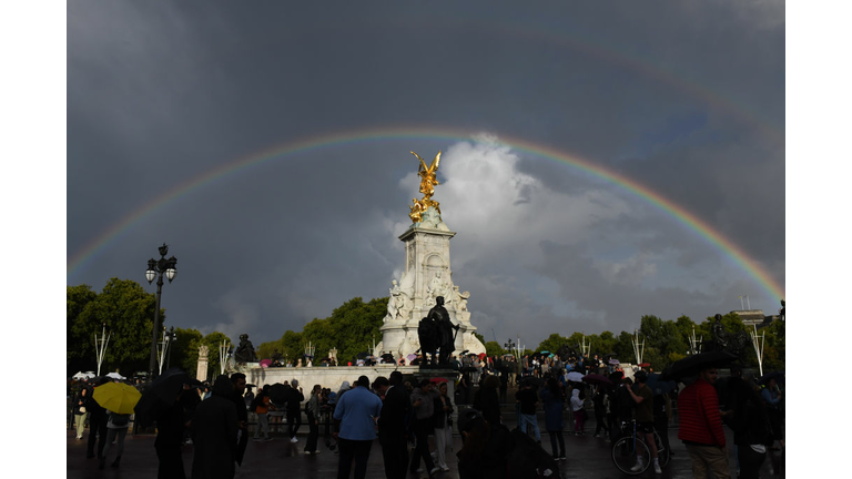 Buckingham Palace UK Queen Elizabeth II's Doctors Are Concerned for Her Health