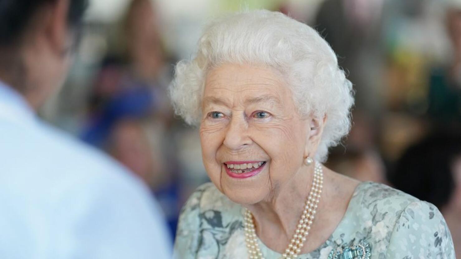 NFL holds moment of silence for Queen Elizabeth II during Rams-Bills season  opener