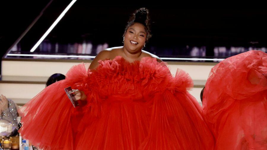 Lizzo Twerks Onto The Emmys Stage In Stunning Red Gown Iheart