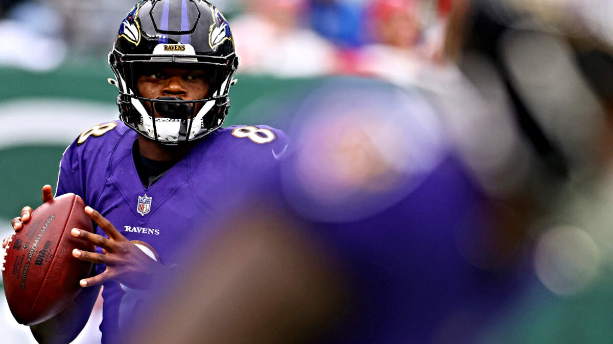 League insiders split on Lamar Jackson's future with Ravens