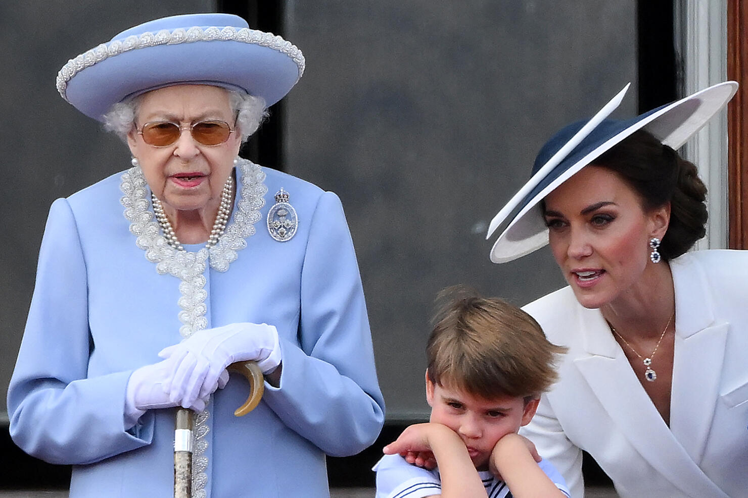 Kate Middleton Says Prince Louis Is Struggling To Understand Queens Death Iheart 9230