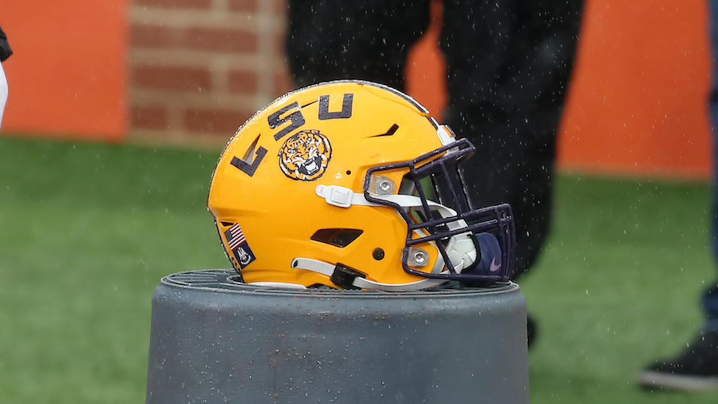 LSU football reveals new air-conditioned helmets drawing rave reviews from  players 