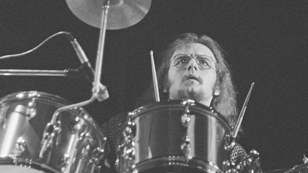 Doobie Brothers Mourn Death Of Former Drummer And Cofounder John Hartman Iheart