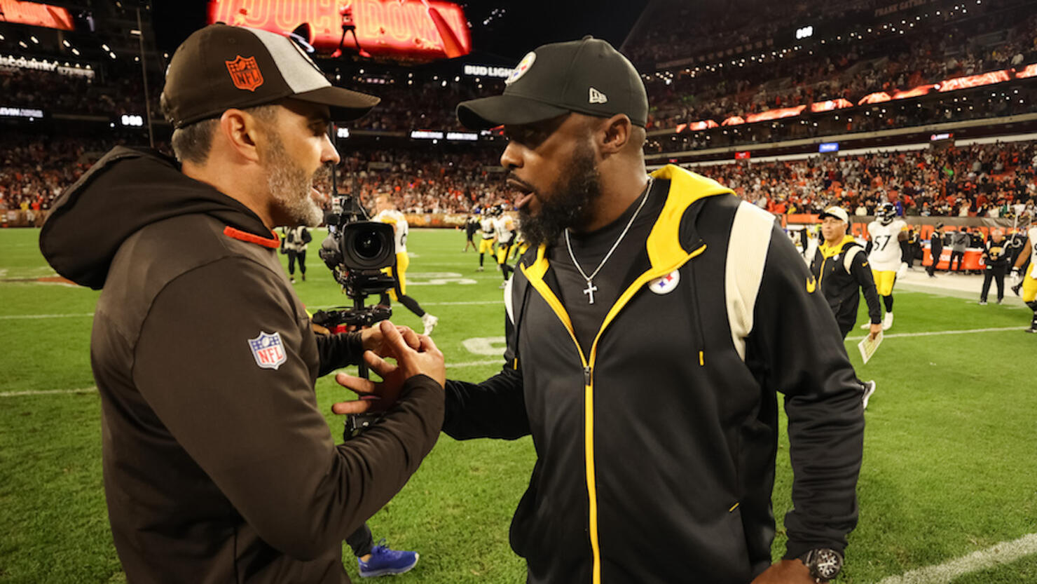 Pittsburgh Steelers v Cleveland Browns