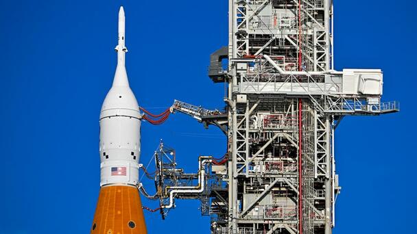 NASA Again Delays Moon Rocket Launch