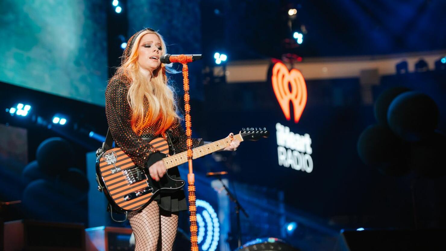 Avril Lavigne Takes Over Las Vegas With Her Pop Punk Hits Iheart 