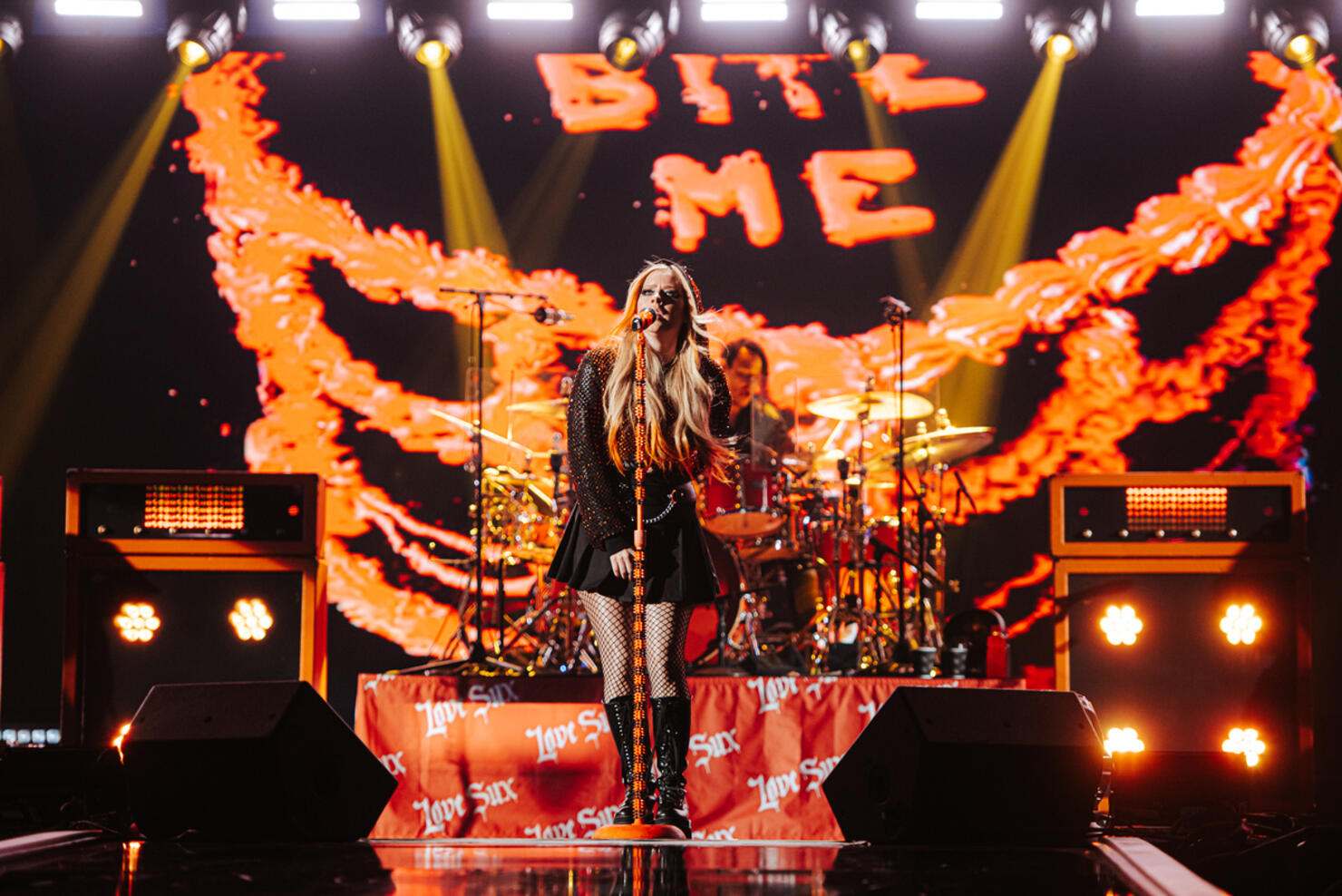 Avril Lavigne Takes Over Las Vegas With Her Pop-Punk Hits | iHeart