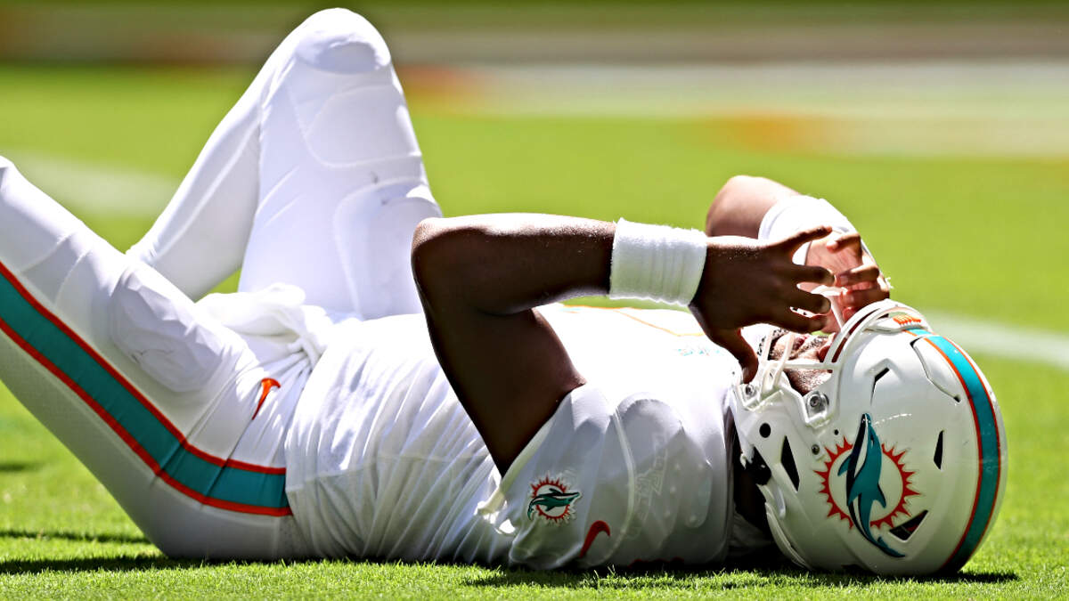 Former NFL Team Doctor Breaks Down Controversial Tua Tagovailoa Injury
