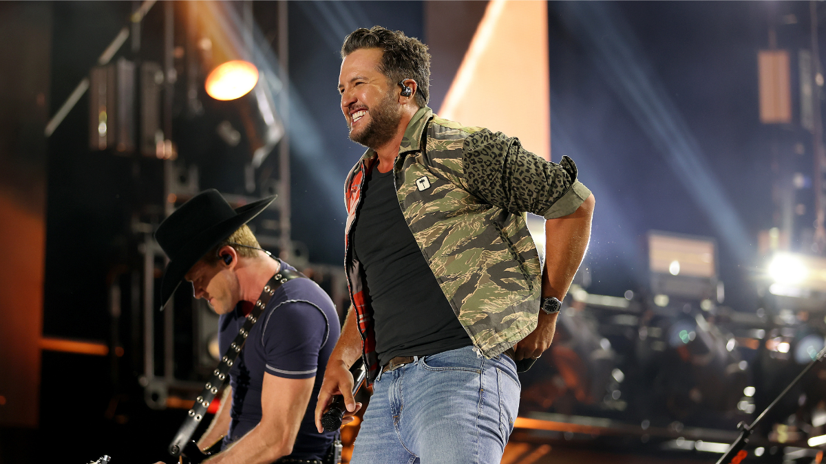 Luke Bryan Extends HighEnergy Las Vegas Residency Into 2023